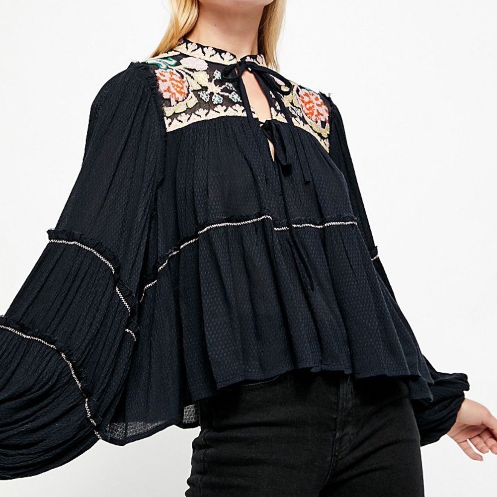 Free People embroidered peasant blouse size XS